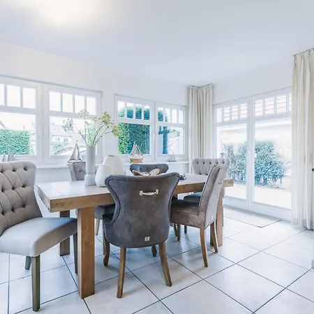 Haus Silbermoewe מלון *