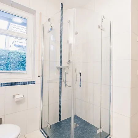Haus Silbermoewe מלון *